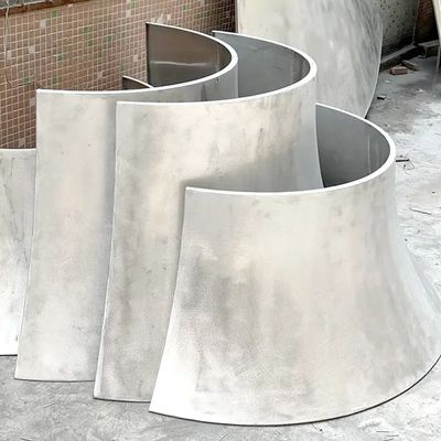 建築の装飾のためのスタイリッシュな美学的なデザインのダブルカーブアルミニウムパネル